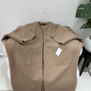 معاطف مصنوعة بقماش الكاشمير  و بالخياطة الفرنسة الراقية . المقاسات : متوفرة بخمسة مقاسات  تلبس من من قامة 150حتى قامة 185